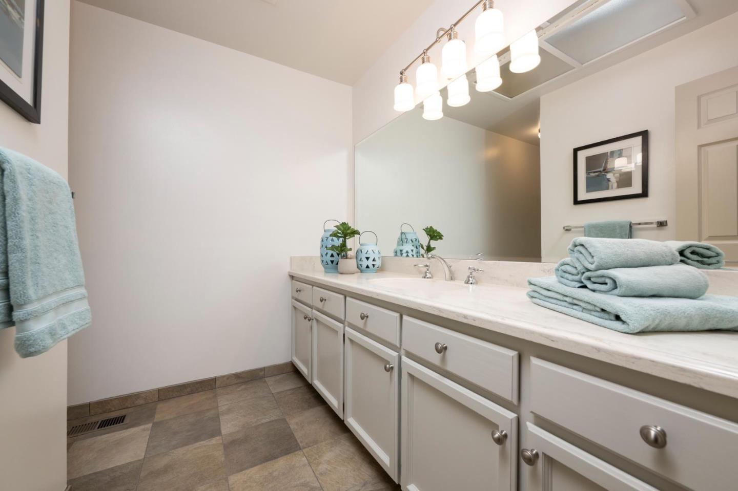 Detail Gallery Image 19 of 44 For 150 Crestview Dr, San Carlos,  CA 94070 - 4 Beds | 2/1 Baths