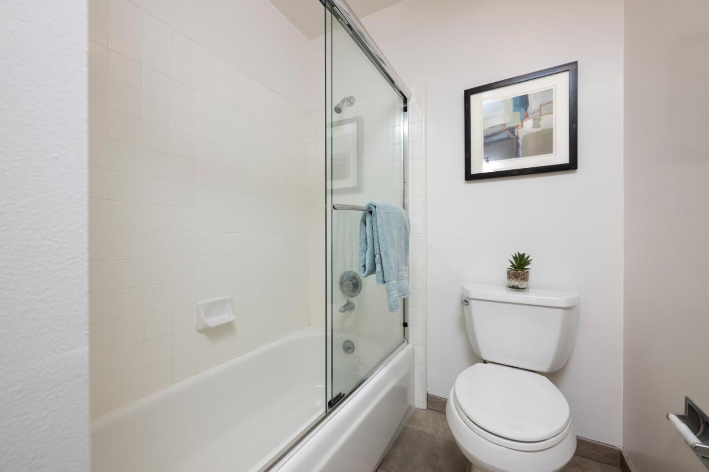 Detail Gallery Image 20 of 44 For 150 Crestview Dr, San Carlos,  CA 94070 - 4 Beds | 2/1 Baths