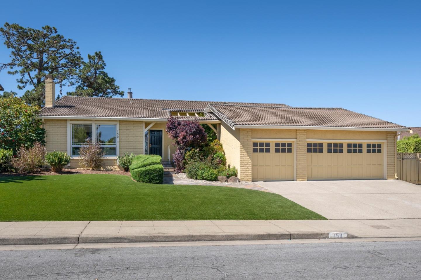 Detail Gallery Image 23 of 44 For 150 Crestview Dr, San Carlos,  CA 94070 - 4 Beds | 2/1 Baths
