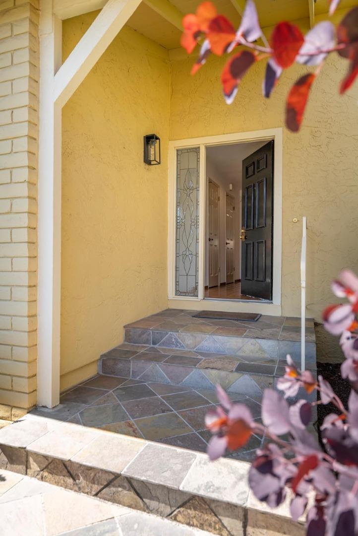 Detail Gallery Image 24 of 44 For 150 Crestview Dr, San Carlos,  CA 94070 - 4 Beds | 2/1 Baths