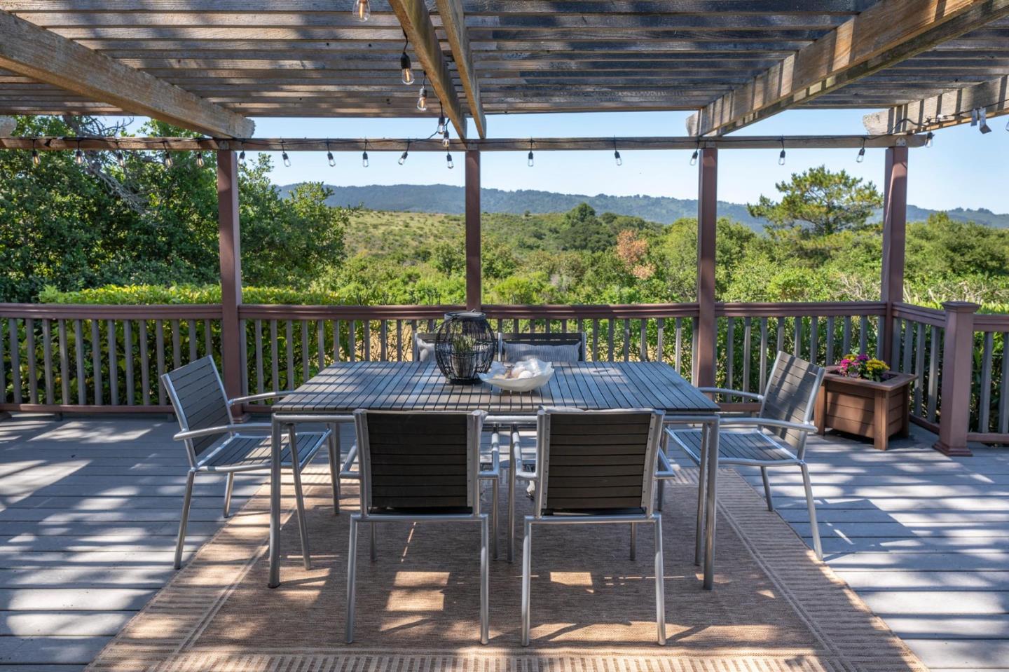 Detail Gallery Image 25 of 44 For 150 Crestview Dr, San Carlos,  CA 94070 - 4 Beds | 2/1 Baths