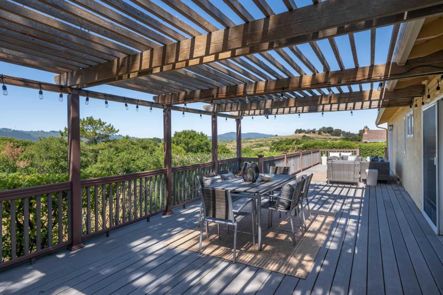 Detail Gallery Image 26 of 44 For 150 Crestview Dr, San Carlos,  CA 94070 - 4 Beds | 2/1 Baths