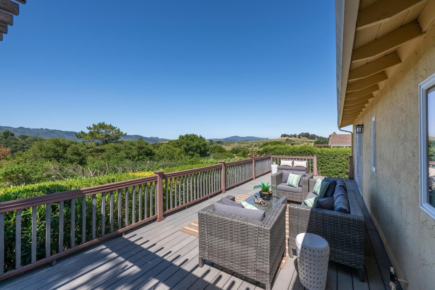 Detail Gallery Image 27 of 44 For 150 Crestview Dr, San Carlos,  CA 94070 - 4 Beds | 2/1 Baths