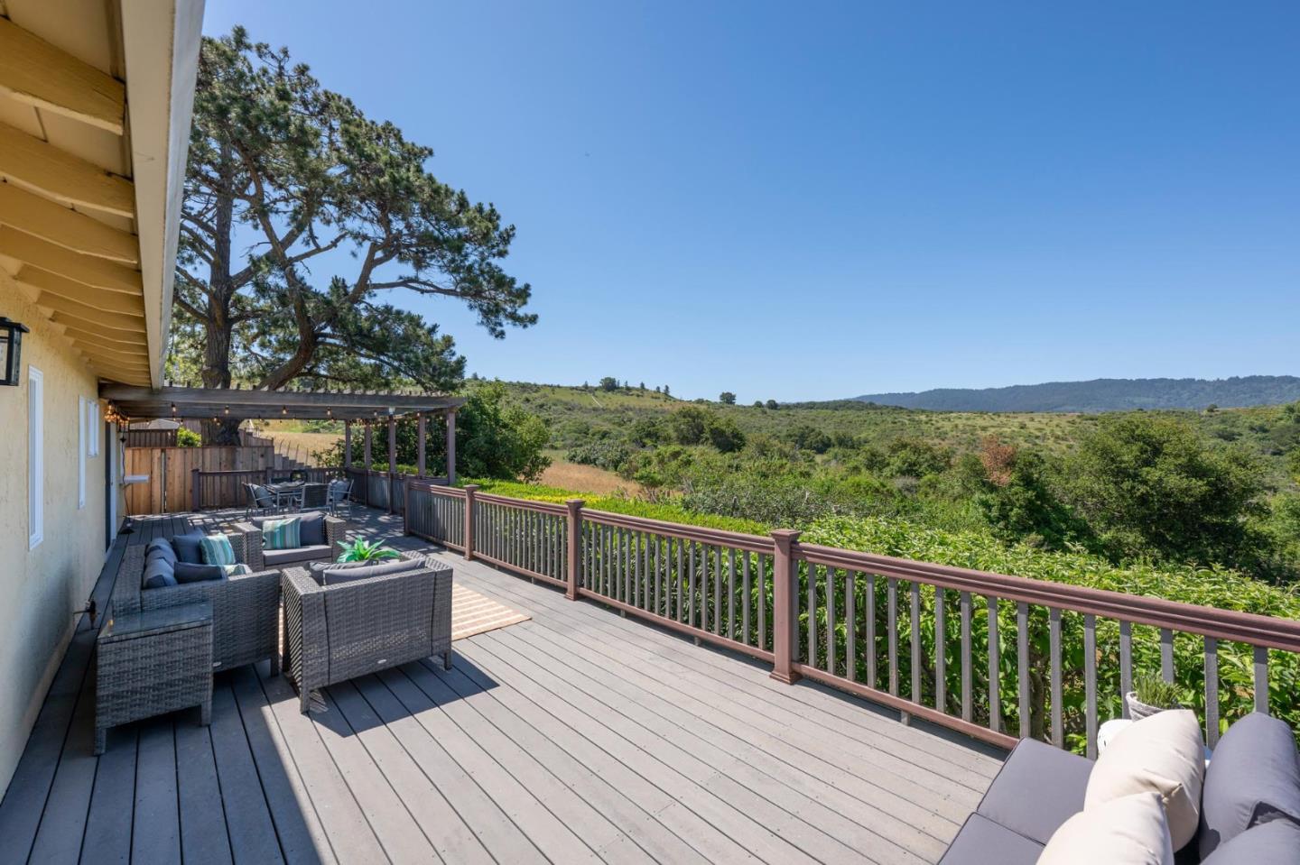 Detail Gallery Image 28 of 44 For 150 Crestview Dr, San Carlos,  CA 94070 - 4 Beds | 2/1 Baths