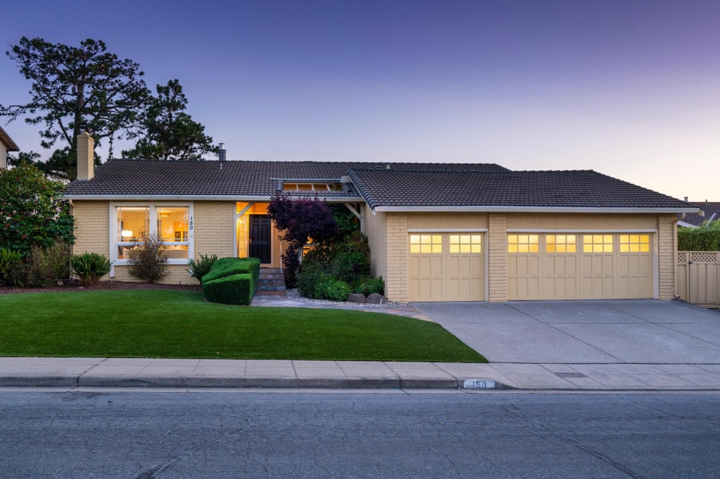 Detail Gallery Image 30 of 44 For 150 Crestview Dr, San Carlos,  CA 94070 - 4 Beds | 2/1 Baths