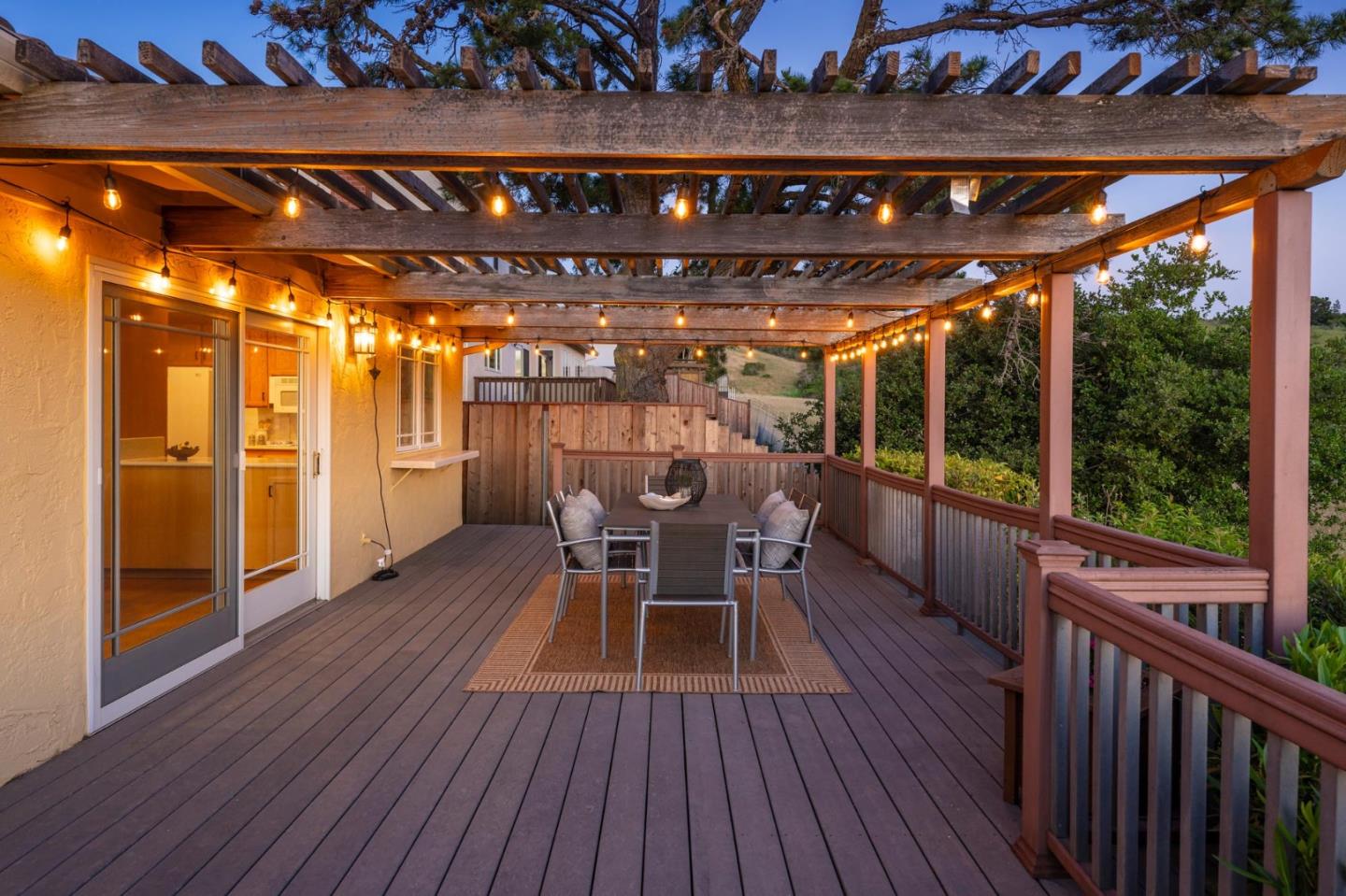 Detail Gallery Image 34 of 44 For 150 Crestview Dr, San Carlos,  CA 94070 - 4 Beds | 2/1 Baths