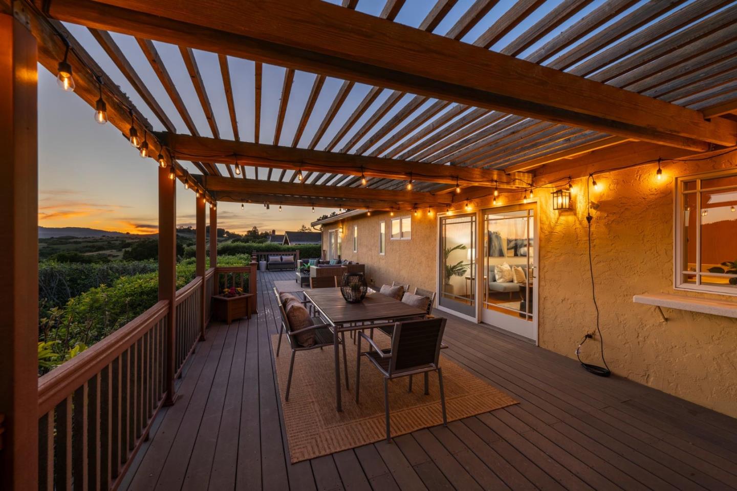 Detail Gallery Image 35 of 44 For 150 Crestview Dr, San Carlos,  CA 94070 - 4 Beds | 2/1 Baths