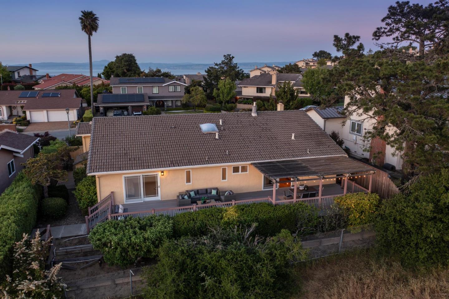 Detail Gallery Image 36 of 44 For 150 Crestview Dr, San Carlos,  CA 94070 - 4 Beds | 2/1 Baths