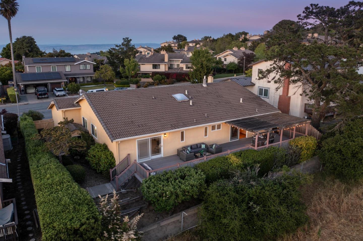 Detail Gallery Image 37 of 44 For 150 Crestview Dr, San Carlos,  CA 94070 - 4 Beds | 2/1 Baths