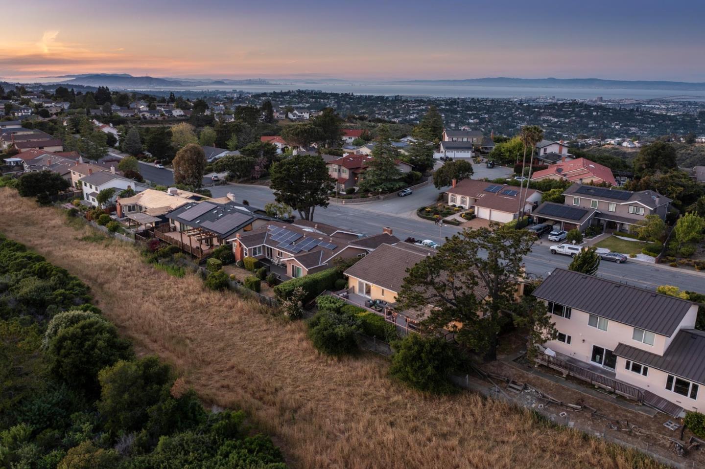 Detail Gallery Image 39 of 44 For 150 Crestview Dr, San Carlos,  CA 94070 - 4 Beds | 2/1 Baths