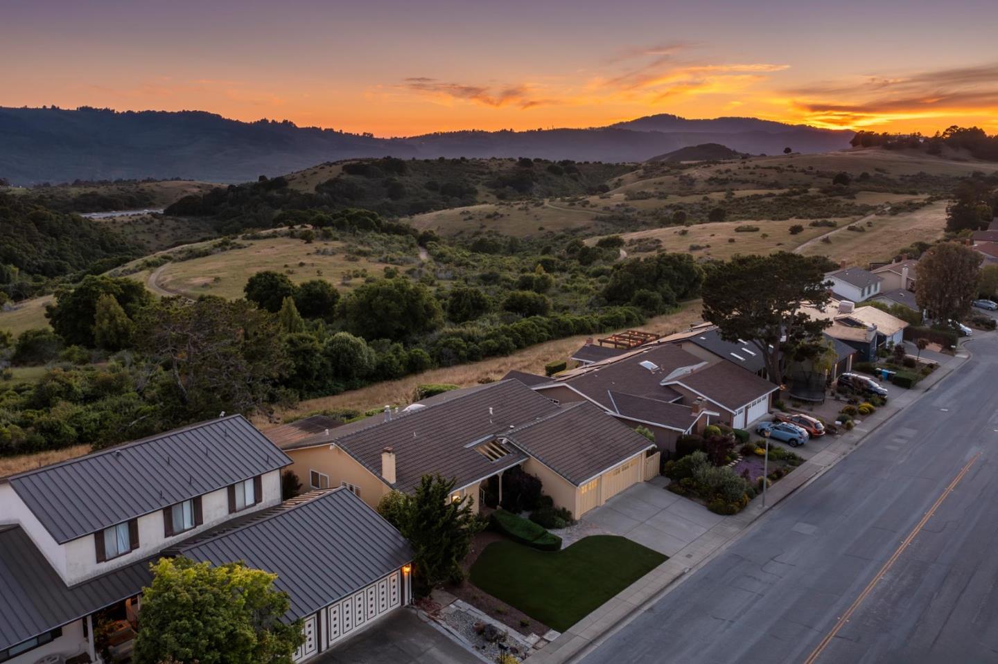 Detail Gallery Image 40 of 44 For 150 Crestview Dr, San Carlos,  CA 94070 - 4 Beds | 2/1 Baths