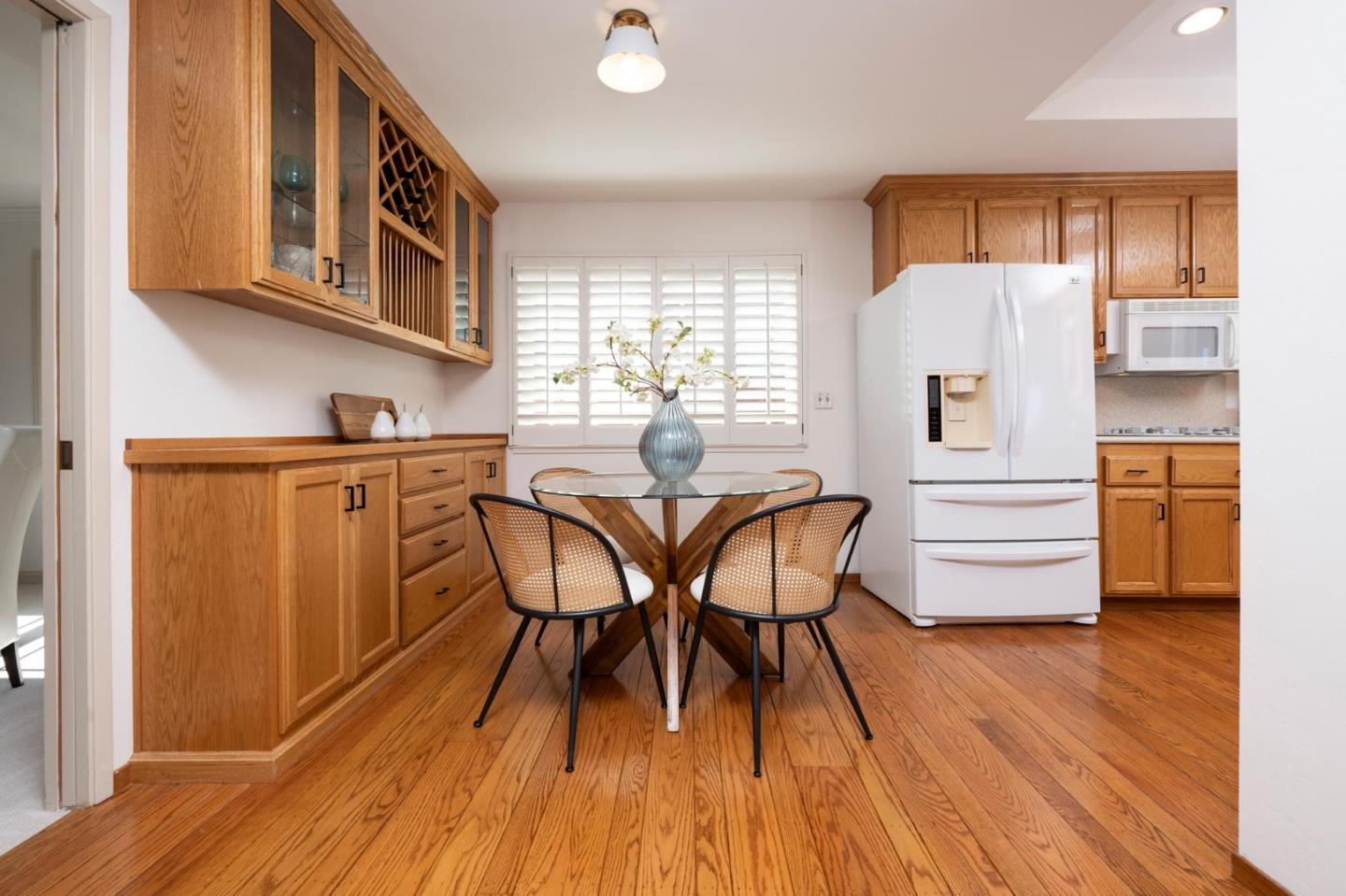 Detail Gallery Image 9 of 44 For 150 Crestview Dr, San Carlos,  CA 94070 - 4 Beds | 2/1 Baths