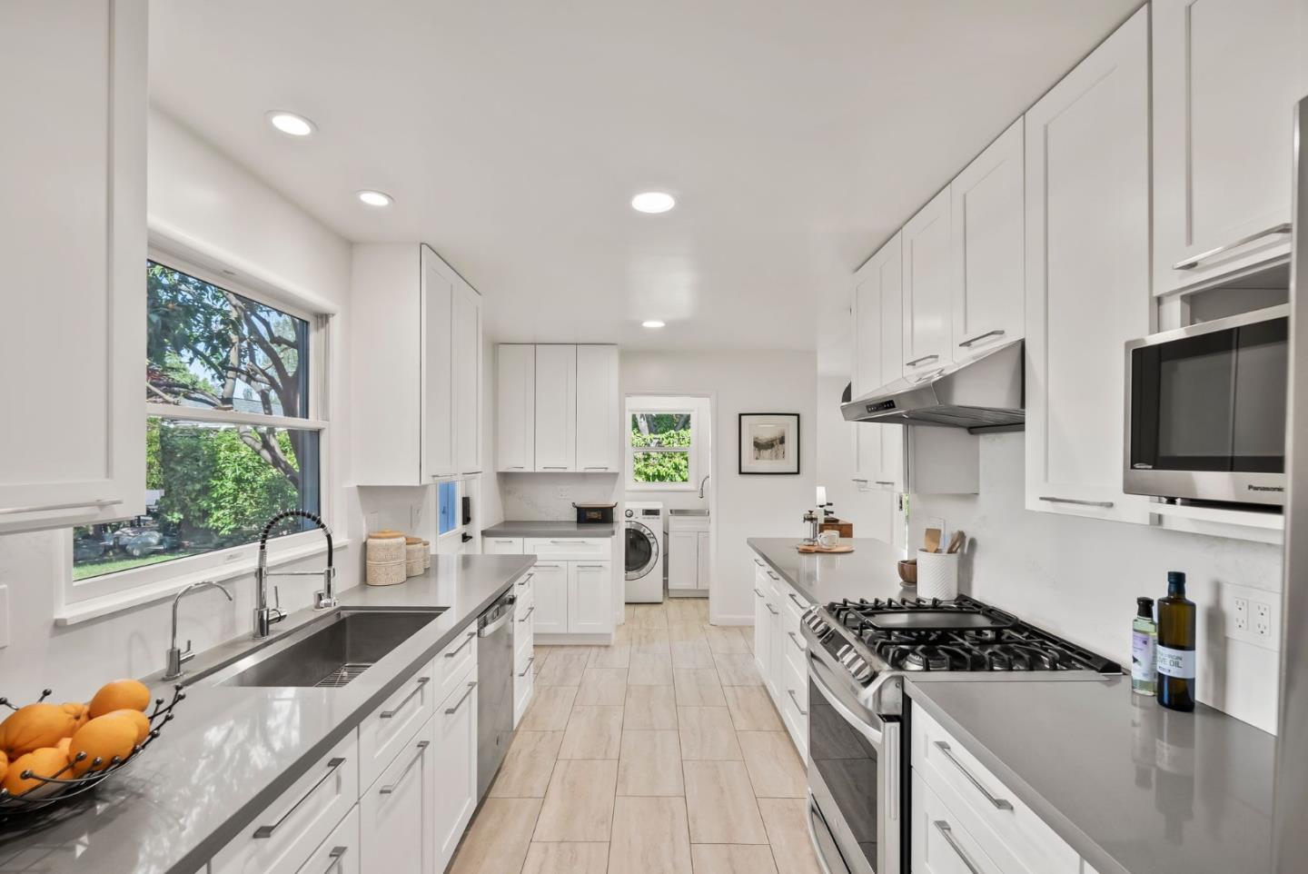 Detail Gallery Image 15 of 47 For 1465 Bonita Ave, Mountain View,  CA 94040 - 4 Beds | 2 Baths