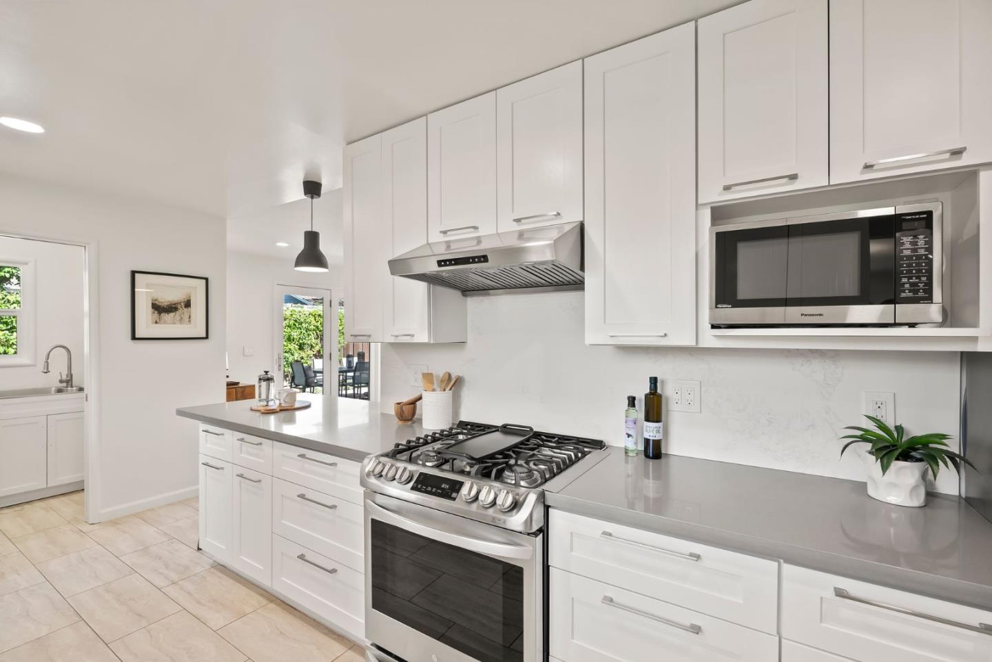 Detail Gallery Image 16 of 47 For 1465 Bonita Ave, Mountain View,  CA 94040 - 4 Beds | 2 Baths