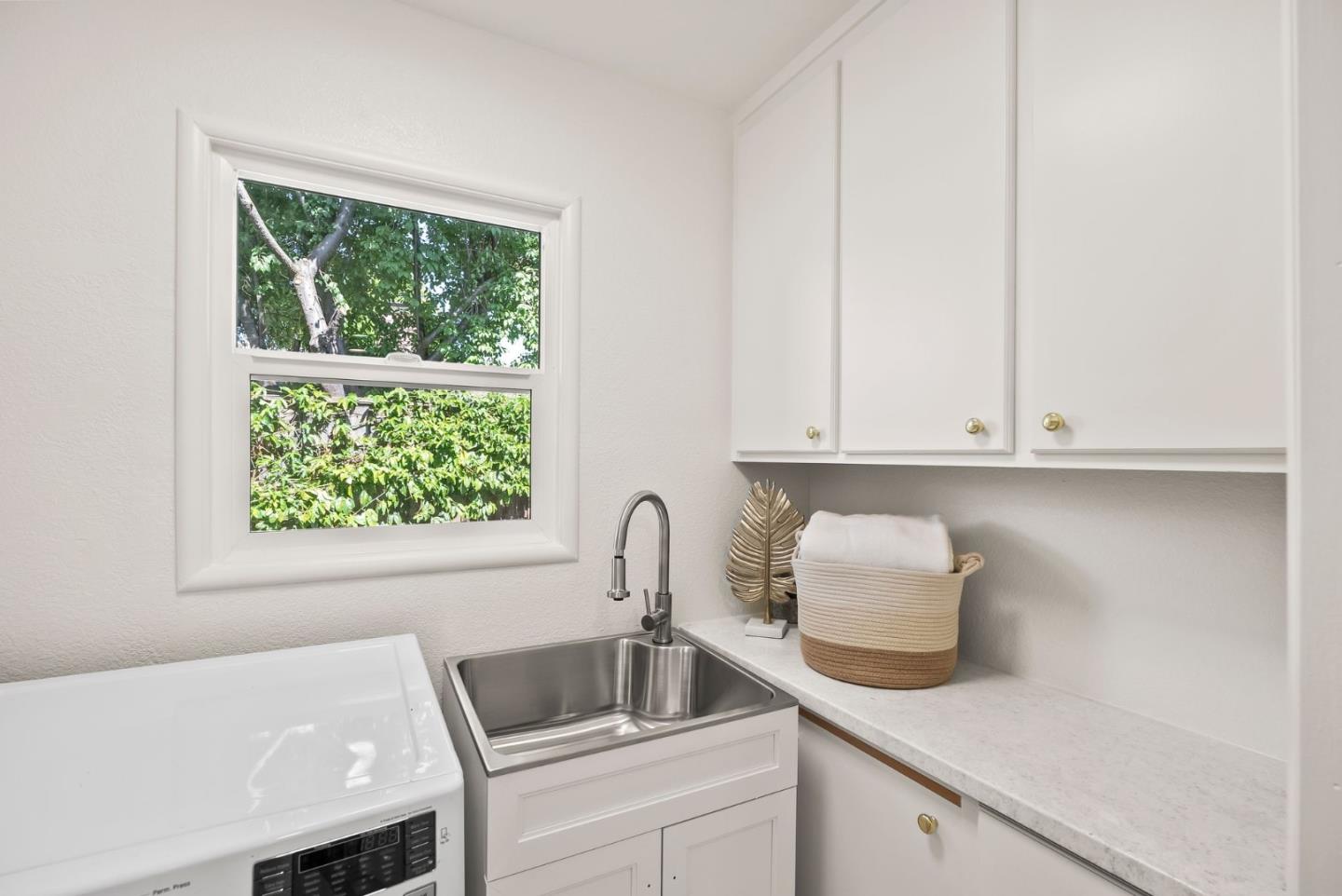 Detail Gallery Image 19 of 47 For 1465 Bonita Ave, Mountain View,  CA 94040 - 4 Beds | 2 Baths