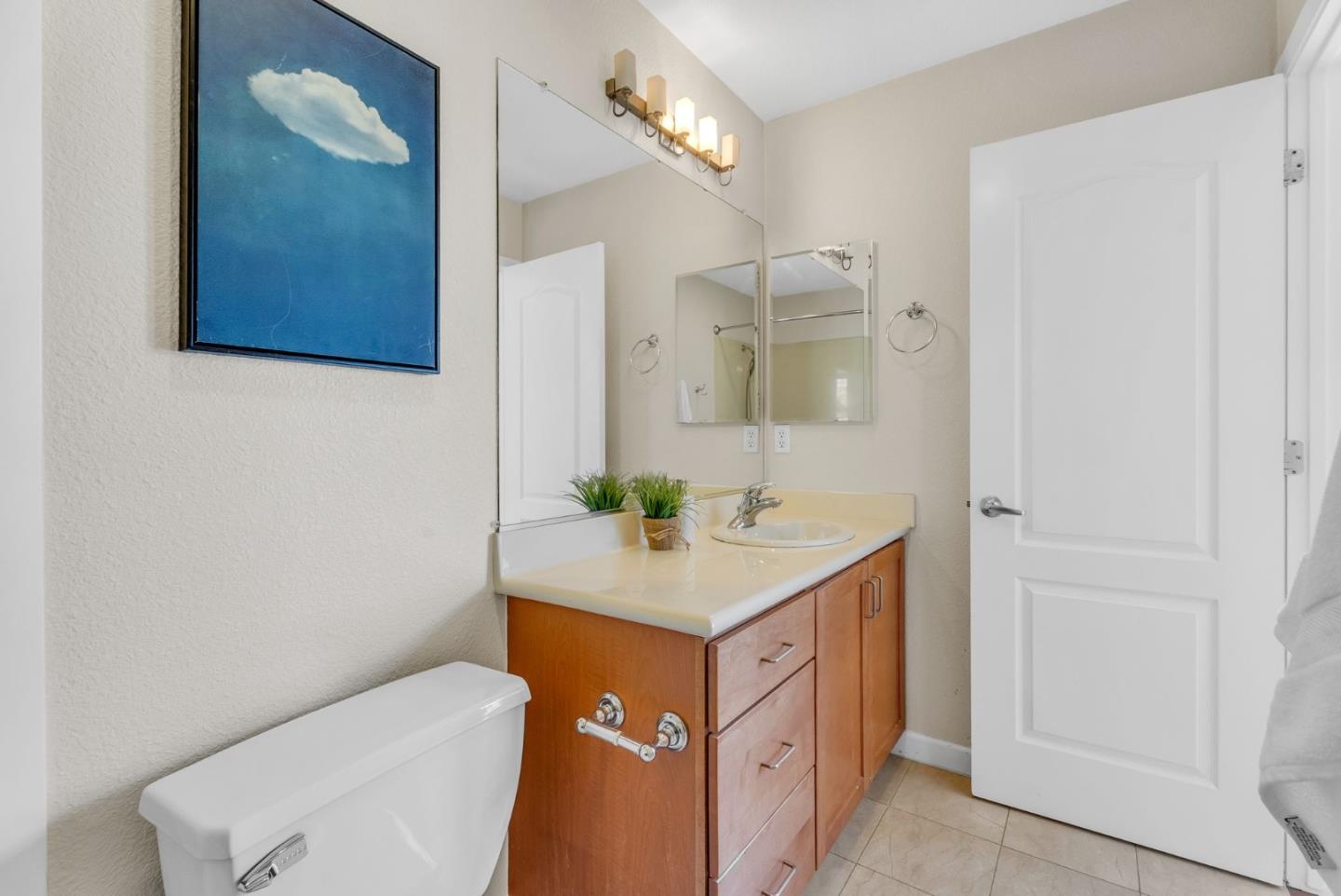 Detail Gallery Image 18 of 52 For 700 Mesa Cir, Hayward,  CA 94541 - 3 Beds | 3 Baths