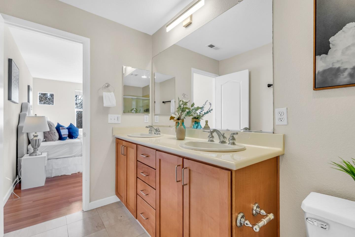 Detail Gallery Image 24 of 52 For 700 Mesa Cir, Hayward,  CA 94541 - 3 Beds | 3 Baths