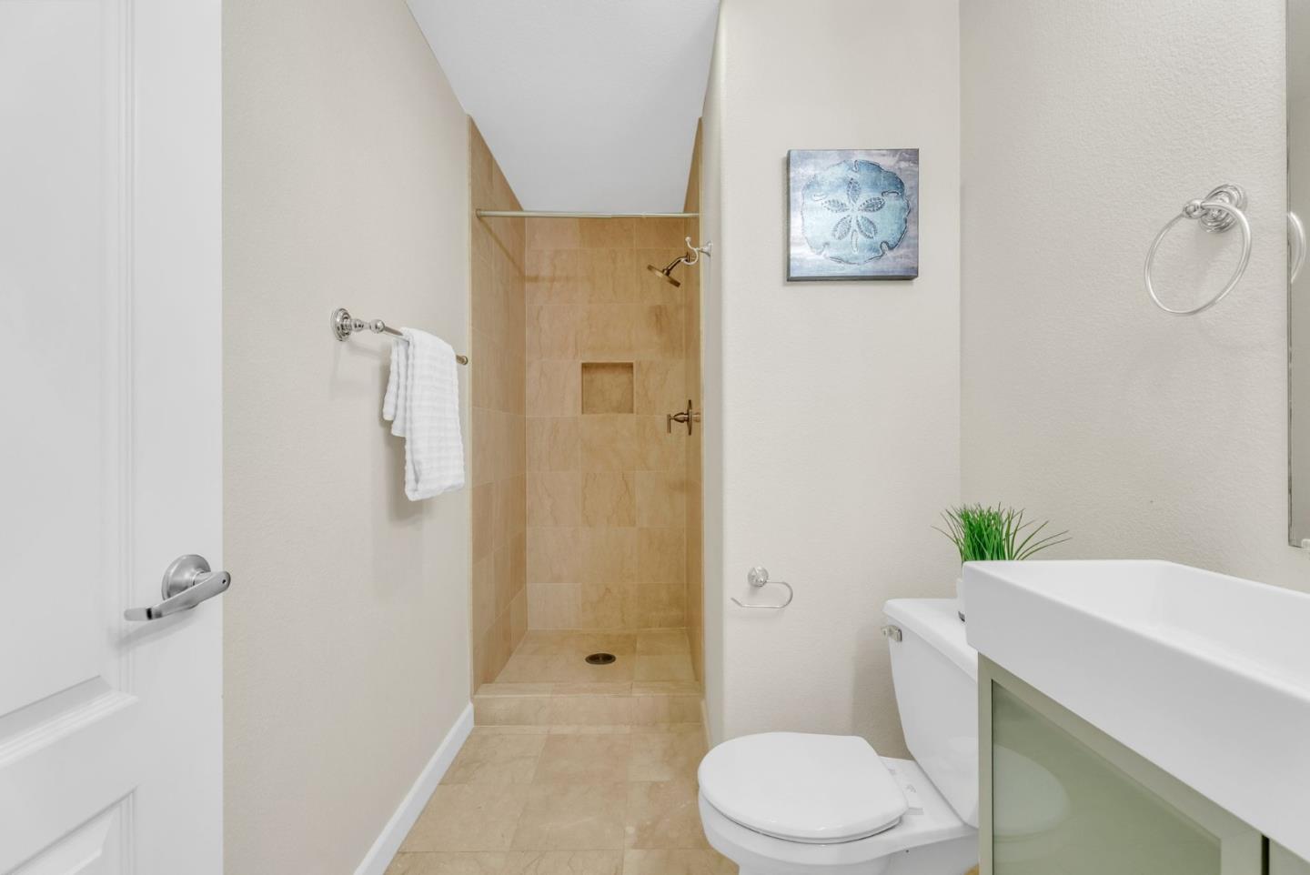 Detail Gallery Image 27 of 52 For 700 Mesa Cir, Hayward,  CA 94541 - 3 Beds | 3 Baths