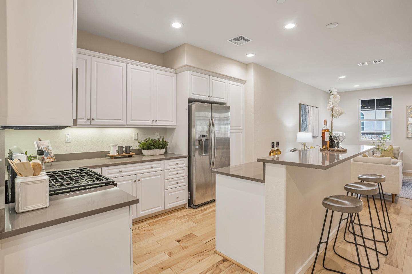 Detail Gallery Image 5 of 41 For 1135 Genco Ter, San Jose,  CA 95133 - 3 Beds | 3/1 Baths