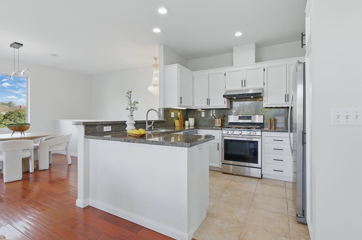 Detail Gallery Image 14 of 48 For 434 Ashling Ct, San Jose,  CA 95136 - 2 Beds | 2 Baths
