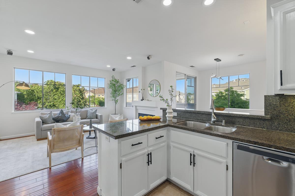 Detail Gallery Image 16 of 48 For 434 Ashling Ct, San Jose,  CA 95136 - 2 Beds | 2 Baths