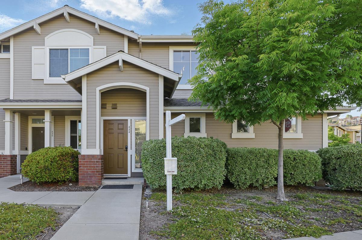 Detail Gallery Image 2 of 48 For 434 Ashling Ct, San Jose,  CA 95136 - 2 Beds | 2 Baths