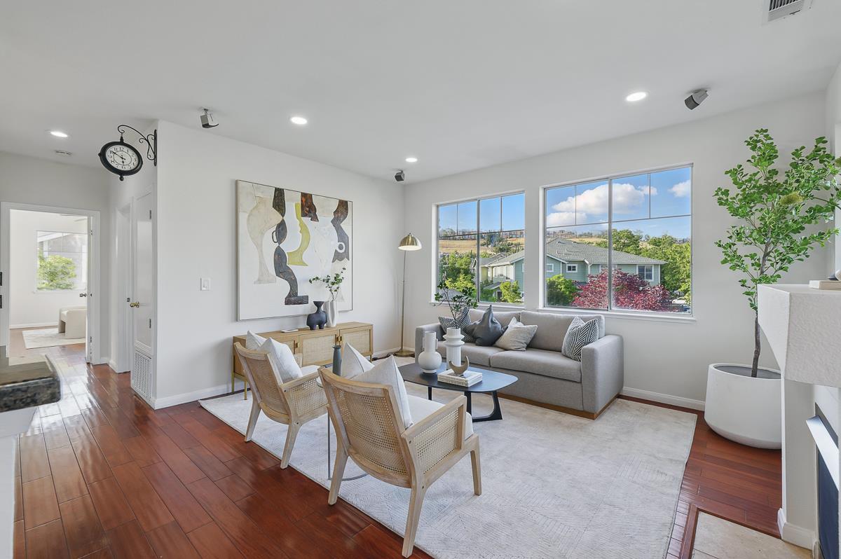 Detail Gallery Image 4 of 48 For 434 Ashling Ct, San Jose,  CA 95136 - 2 Beds | 2 Baths