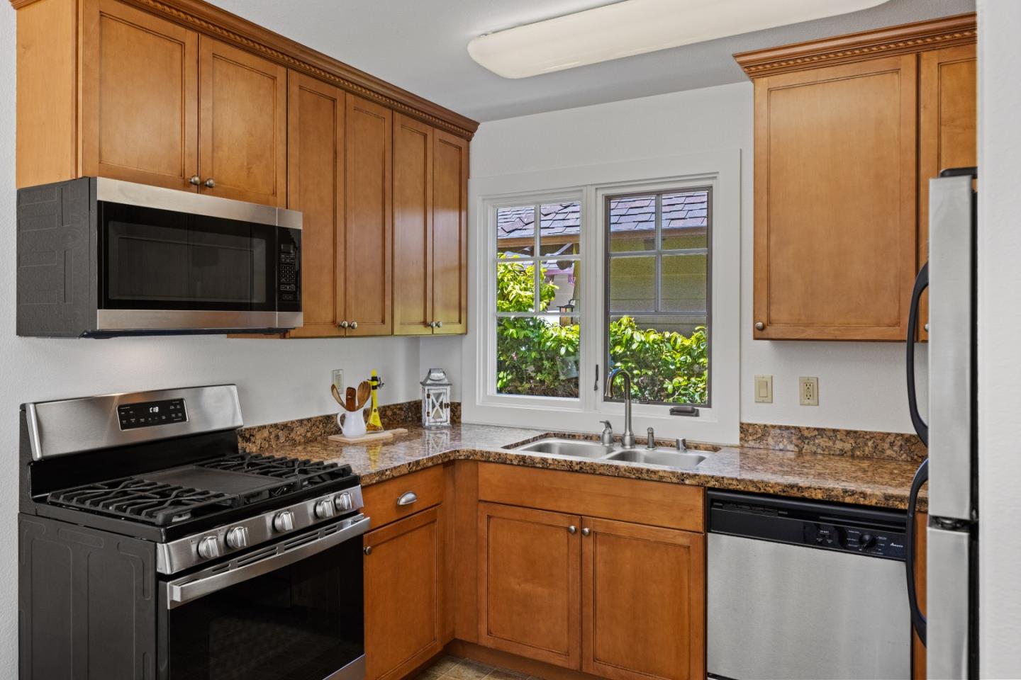 Detail Gallery Image 8 of 23 For 180 Central Ave, Pacific Grove,  CA 93950 - 2 Beds | 2 Baths