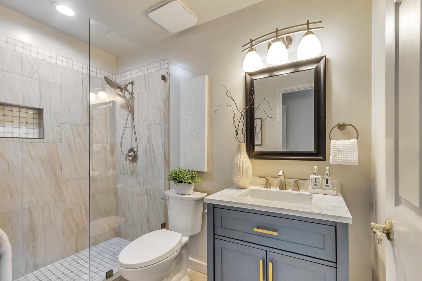 Detail Gallery Image 15 of 21 For 6180 Cahalan Ave, San Jose,  CA 95123 - 3 Beds | 2/1 Baths