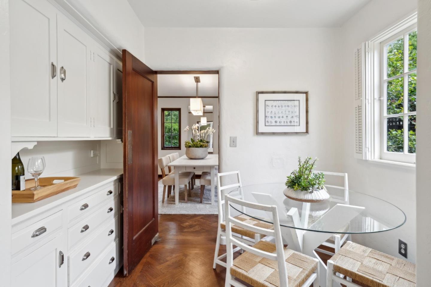 Detail Gallery Image 17 of 66 For 1875 Middlefield Rd, Palo Alto,  CA 94301 - 4 Beds | 3 Baths