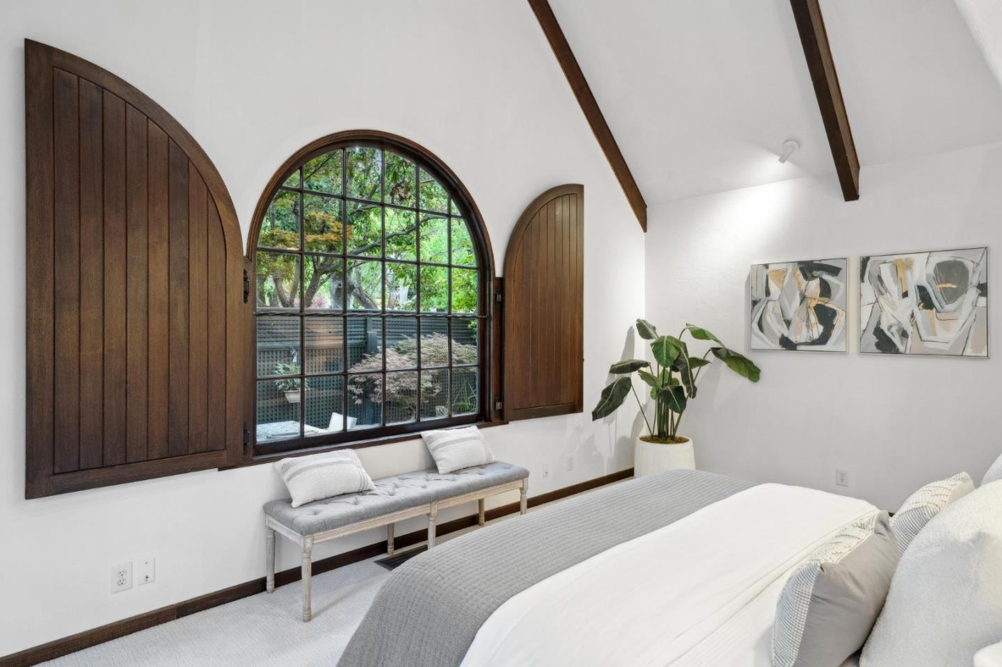 Detail Gallery Image 20 of 66 For 1875 Middlefield Rd, Palo Alto,  CA 94301 - 4 Beds | 3 Baths