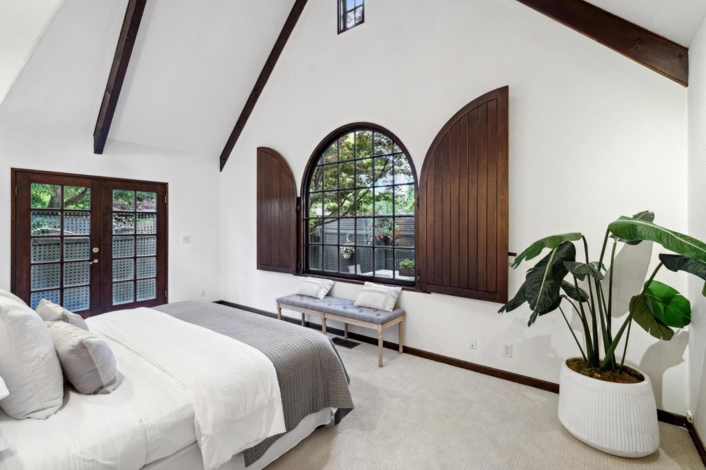 Detail Gallery Image 21 of 66 For 1875 Middlefield Rd, Palo Alto,  CA 94301 - 4 Beds | 3 Baths