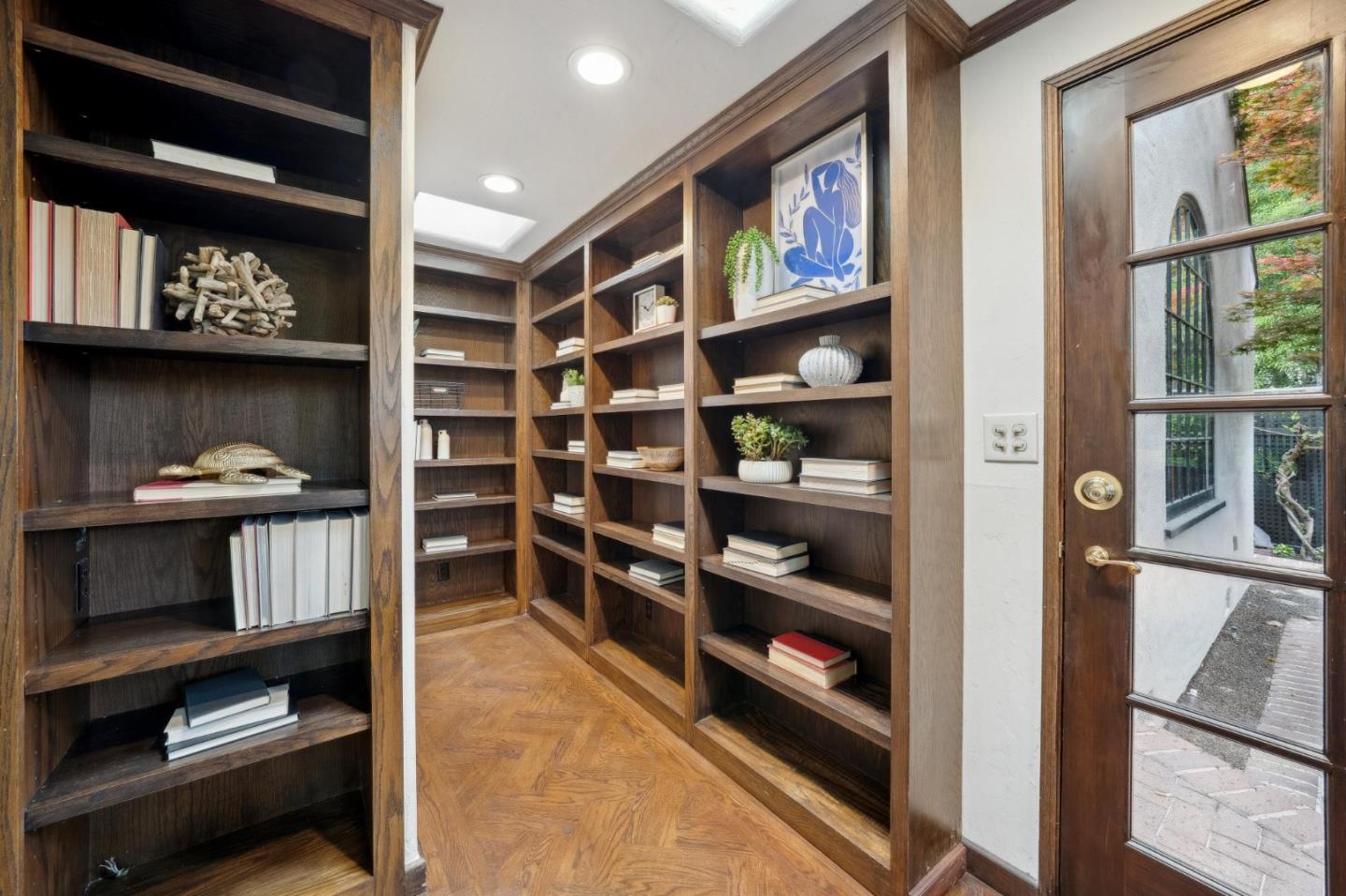 Detail Gallery Image 23 of 66 For 1875 Middlefield Rd, Palo Alto,  CA 94301 - 4 Beds | 3 Baths