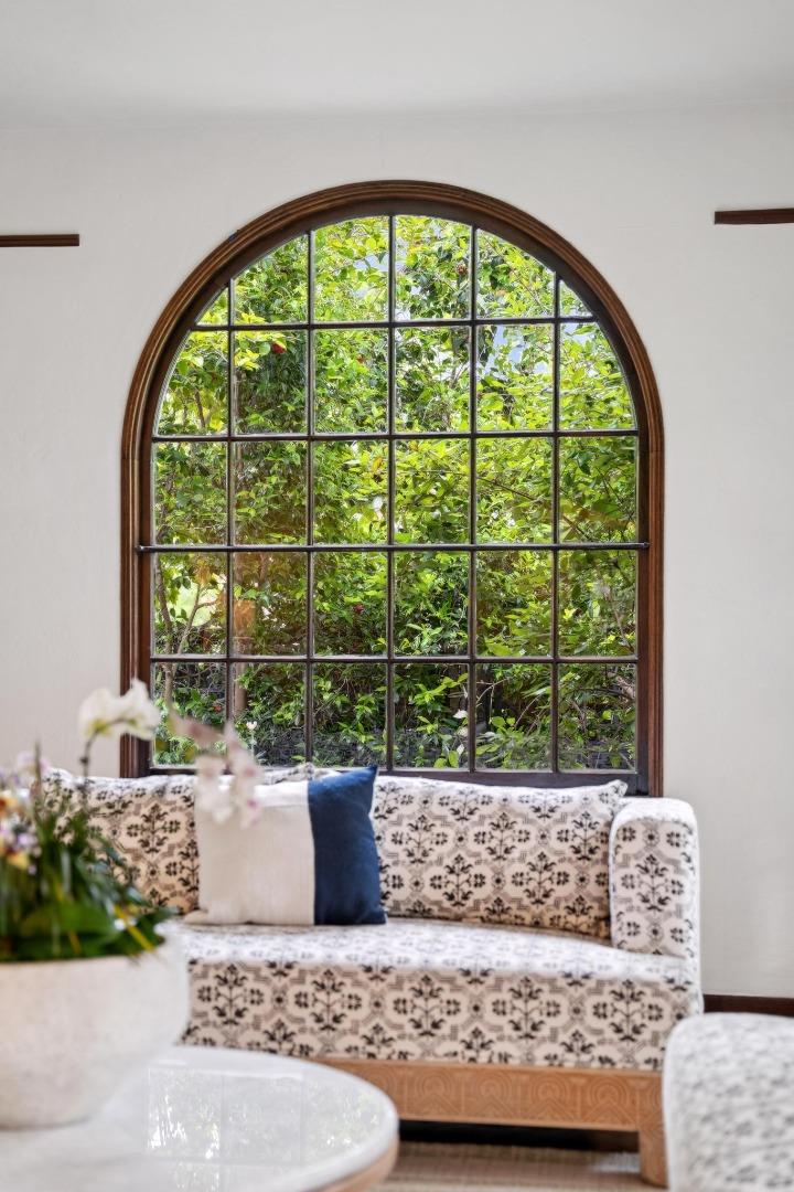Detail Gallery Image 3 of 66 For 1875 Middlefield Rd, Palo Alto,  CA 94301 - 4 Beds | 3 Baths