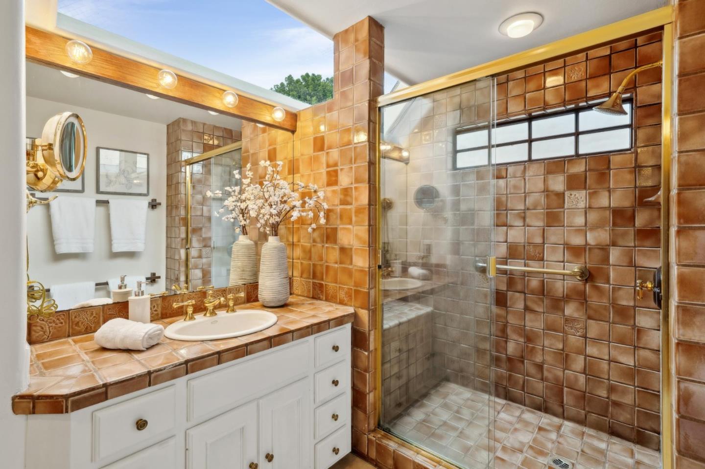 Detail Gallery Image 31 of 66 For 1875 Middlefield Rd, Palo Alto,  CA 94301 - 4 Beds | 3 Baths