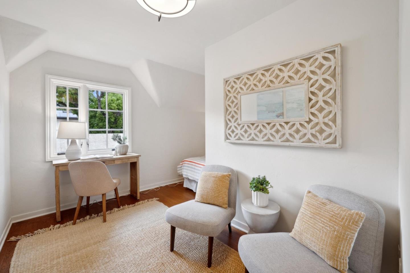 Detail Gallery Image 36 of 66 For 1875 Middlefield Rd, Palo Alto,  CA 94301 - 4 Beds | 3 Baths