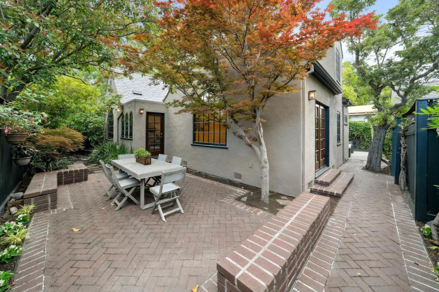 Detail Gallery Image 51 of 66 For 1875 Middlefield Rd, Palo Alto,  CA 94301 - 4 Beds | 3 Baths