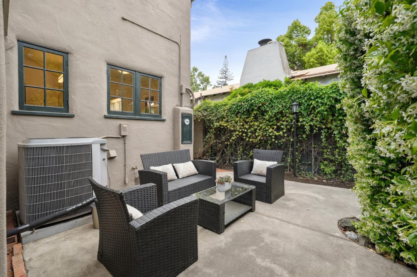 Detail Gallery Image 56 of 66 For 1875 Middlefield Rd, Palo Alto,  CA 94301 - 4 Beds | 3 Baths