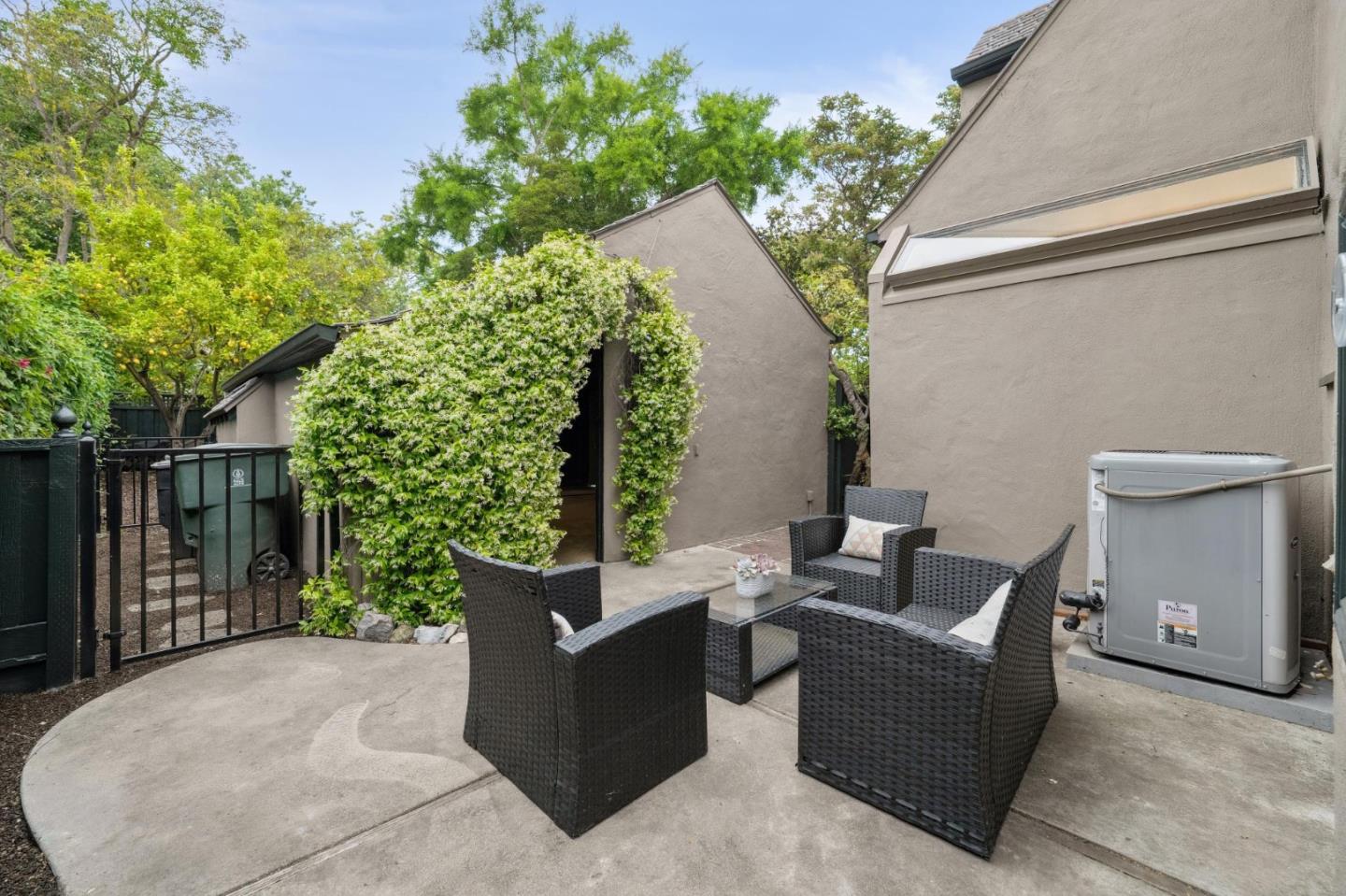 Detail Gallery Image 57 of 66 For 1875 Middlefield Rd, Palo Alto,  CA 94301 - 4 Beds | 3 Baths