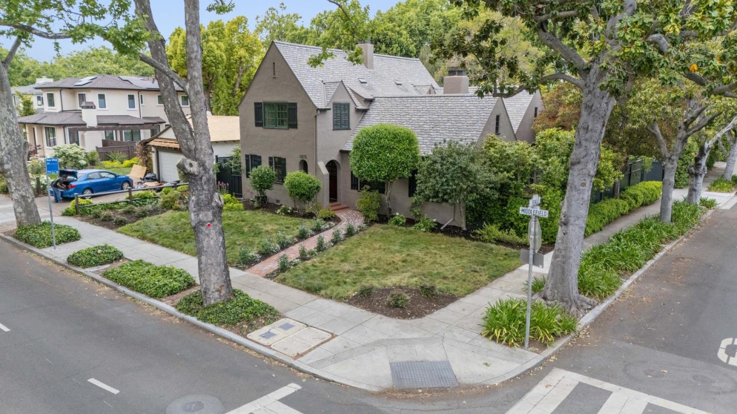 Detail Gallery Image 58 of 66 For 1875 Middlefield Rd, Palo Alto,  CA 94301 - 4 Beds | 3 Baths