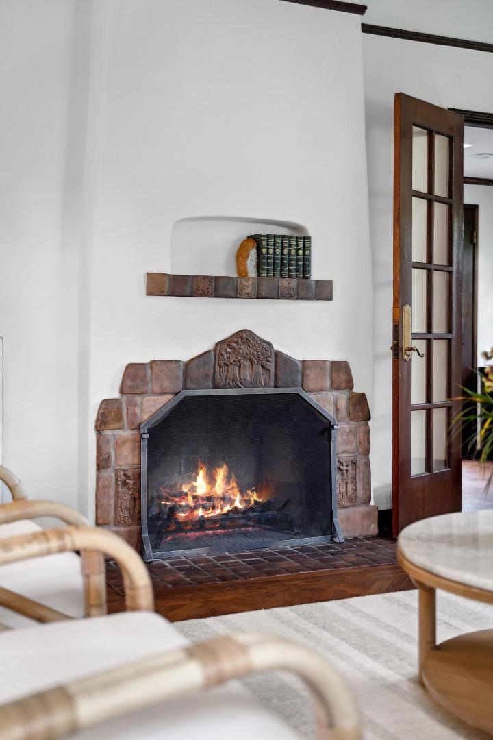 Detail Gallery Image 6 of 66 For 1875 Middlefield Rd, Palo Alto,  CA 94301 - 4 Beds | 3 Baths