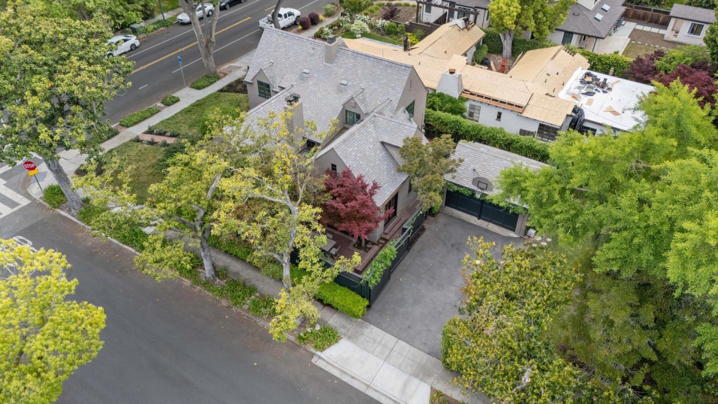 Detail Gallery Image 62 of 66 For 1875 Middlefield Rd, Palo Alto,  CA 94301 - 4 Beds | 3 Baths