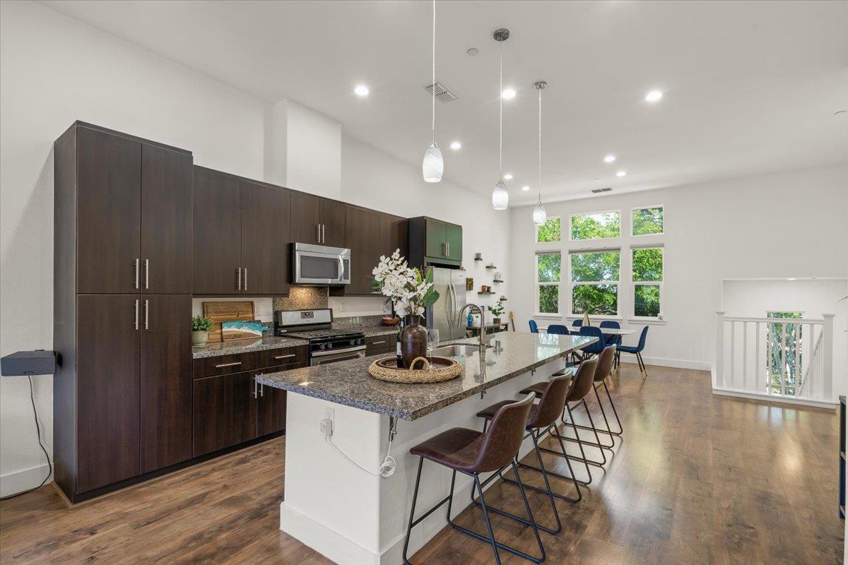 Detail Gallery Image 10 of 30 For 2415 Stearman Ct #5,  San Jose,  CA 95132 - 2 Beds | 2 Baths