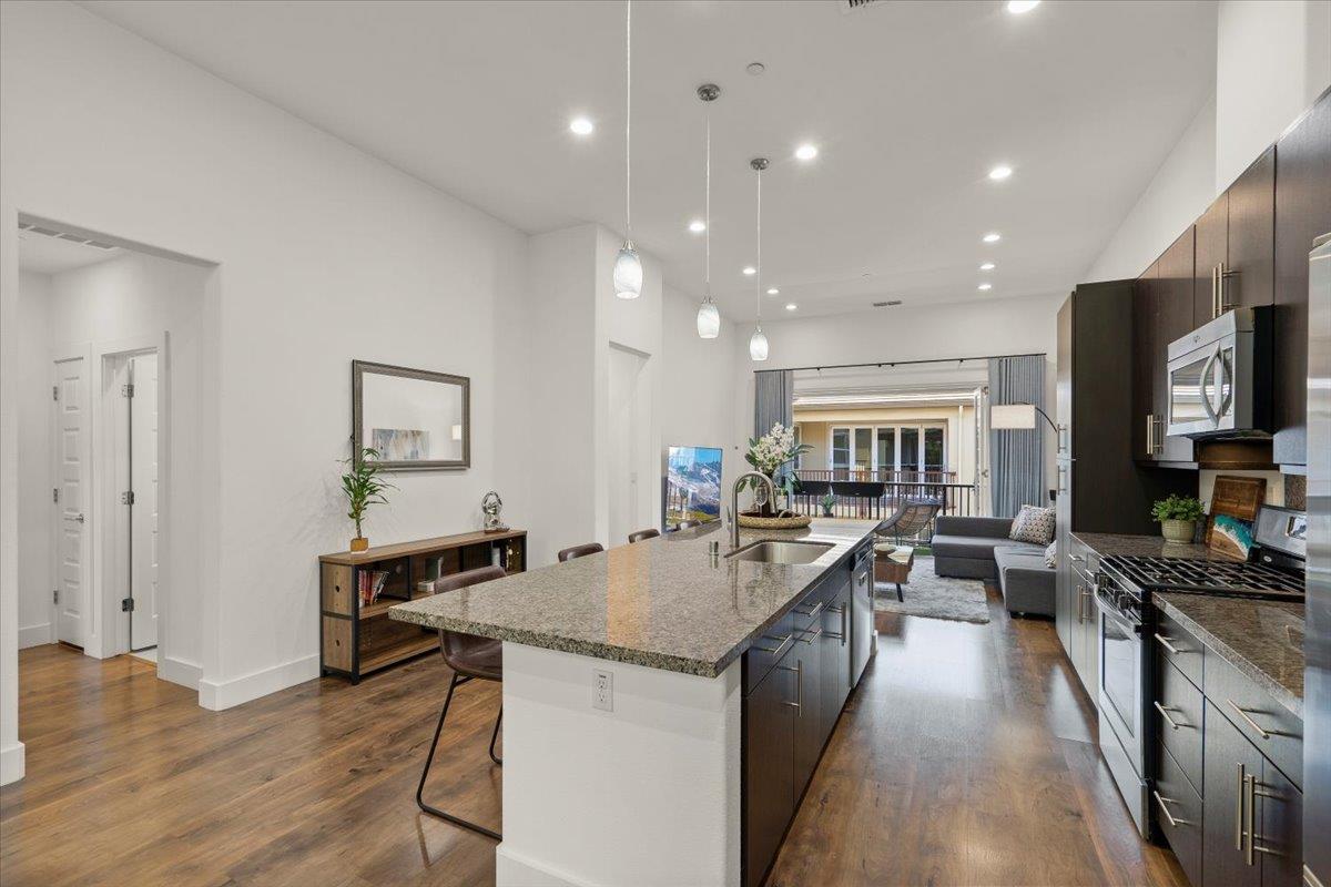 Detail Gallery Image 11 of 30 For 2415 Stearman Ct #5,  San Jose,  CA 95132 - 2 Beds | 2 Baths