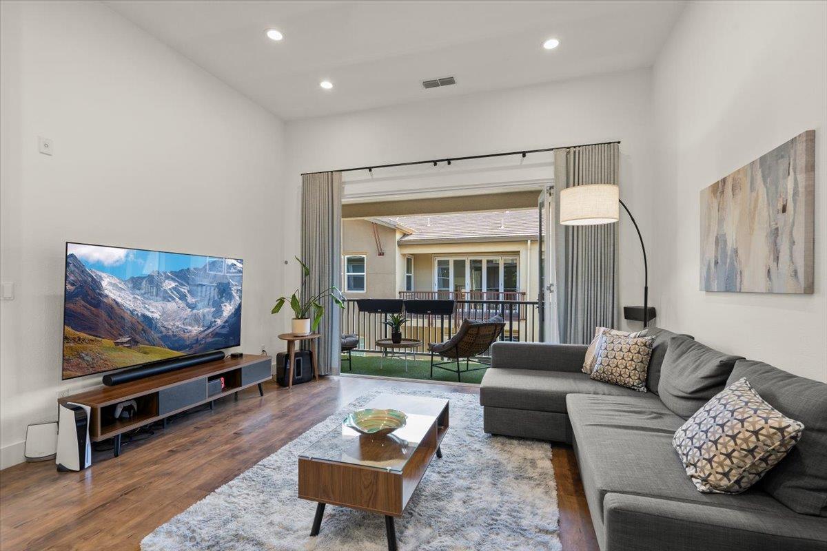 Detail Gallery Image 5 of 30 For 2415 Stearman Ct #5,  San Jose,  CA 95132 - 2 Beds | 2 Baths