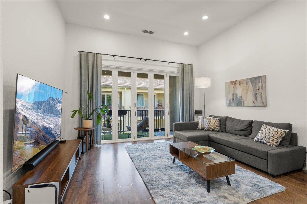 Detail Gallery Image 6 of 30 For 2415 Stearman Ct #5,  San Jose,  CA 95132 - 2 Beds | 2 Baths