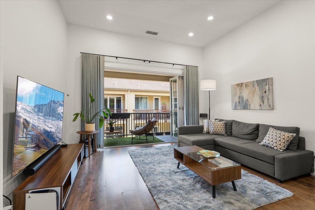 Detail Gallery Image 7 of 30 For 2415 Stearman Ct #5,  San Jose,  CA 95132 - 2 Beds | 2 Baths