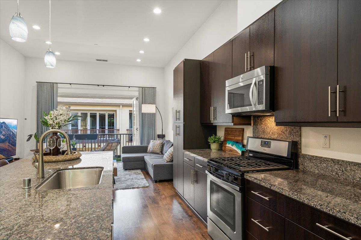 Detail Gallery Image 8 of 30 For 2415 Stearman Ct #5,  San Jose,  CA 95132 - 2 Beds | 2 Baths