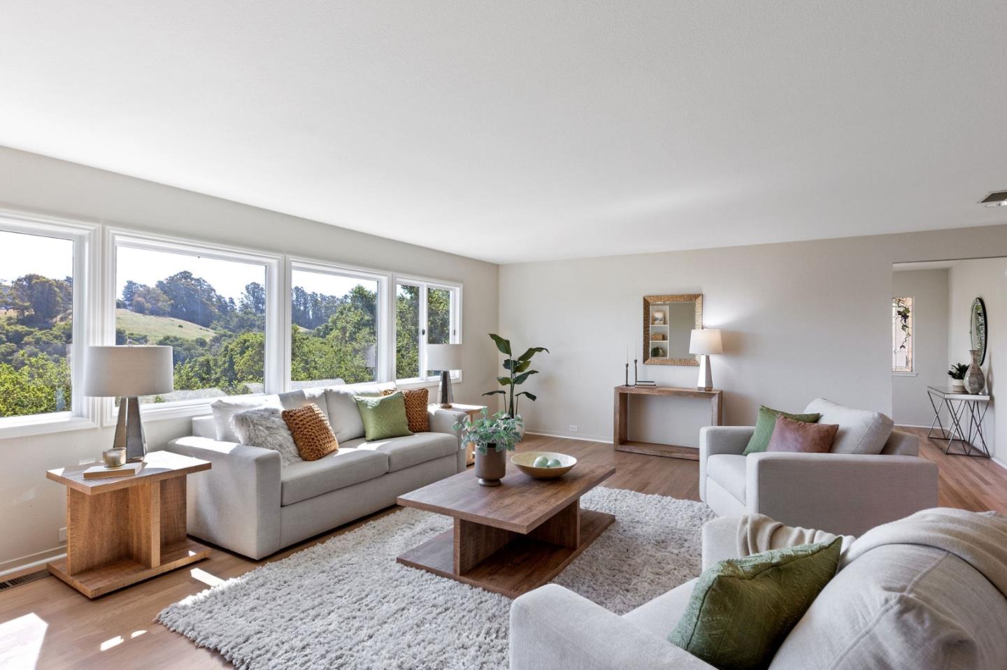 Detail Gallery Image 10 of 95 For 35 Anguido Ct, Hillsborough,  CA 94010 - 4 Beds | 2/1 Baths