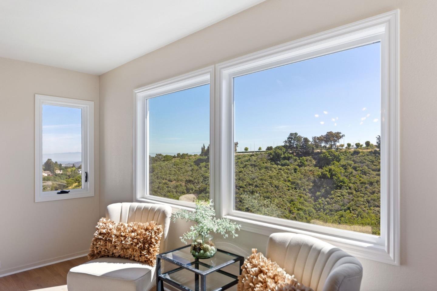 Detail Gallery Image 20 of 95 For 35 Anguido Ct, Hillsborough,  CA 94010 - 4 Beds | 2/1 Baths